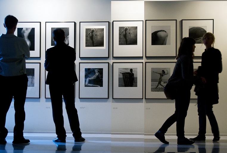 gallery, portfolio, photography, portraits, viewing a photo exhibition